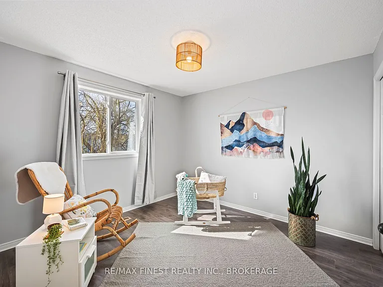 1256 Brackenwood Cres — Photo 27