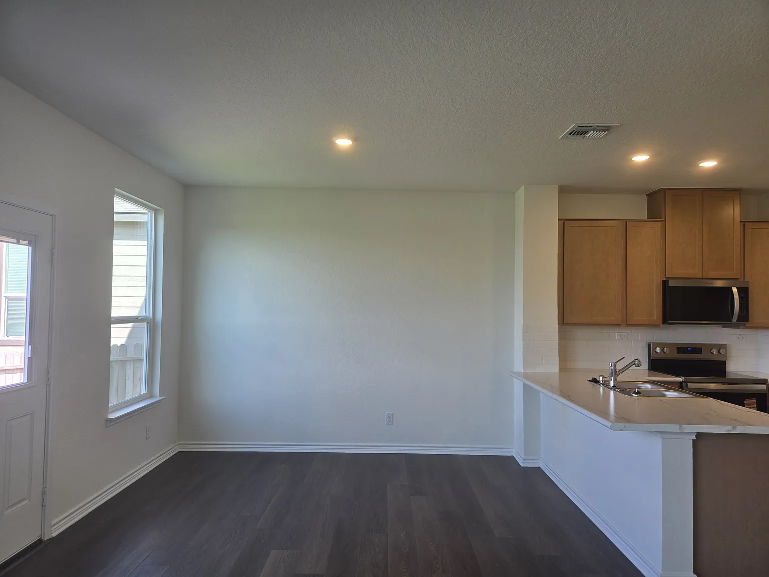 3 bed, 1780 sqft, $2,150 — Photo 4