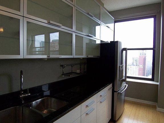 5th image of 600 Fair Oaks Ave