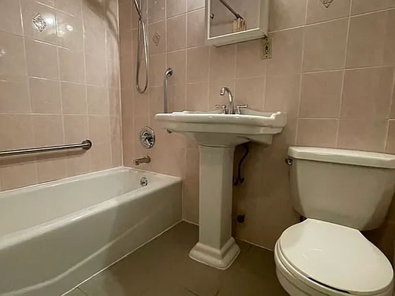 5th image of 307 Cherry St APT I2