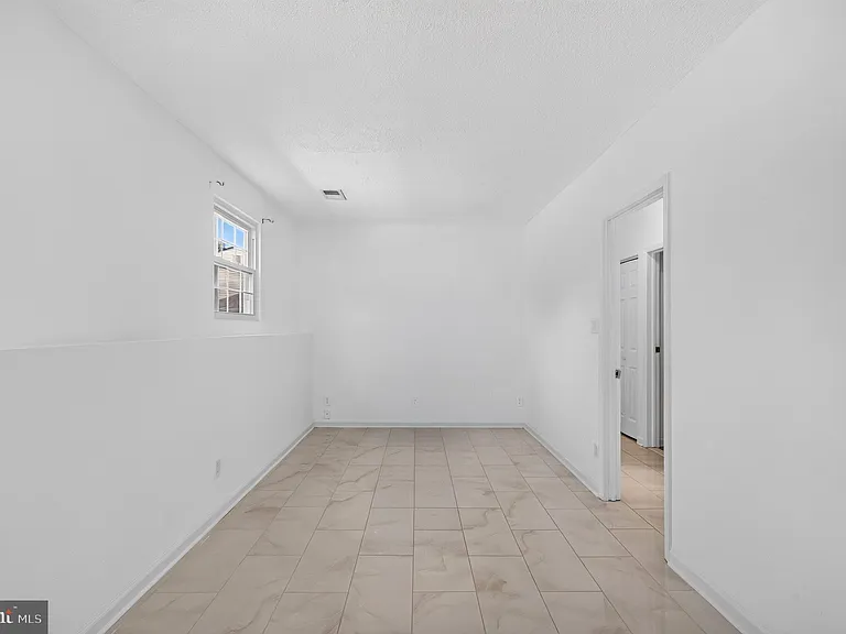 13296 Hollinger Ave — Photo 44