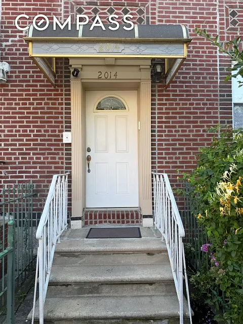 2 bed, 1.0 bath, $2,500 — Photo 1