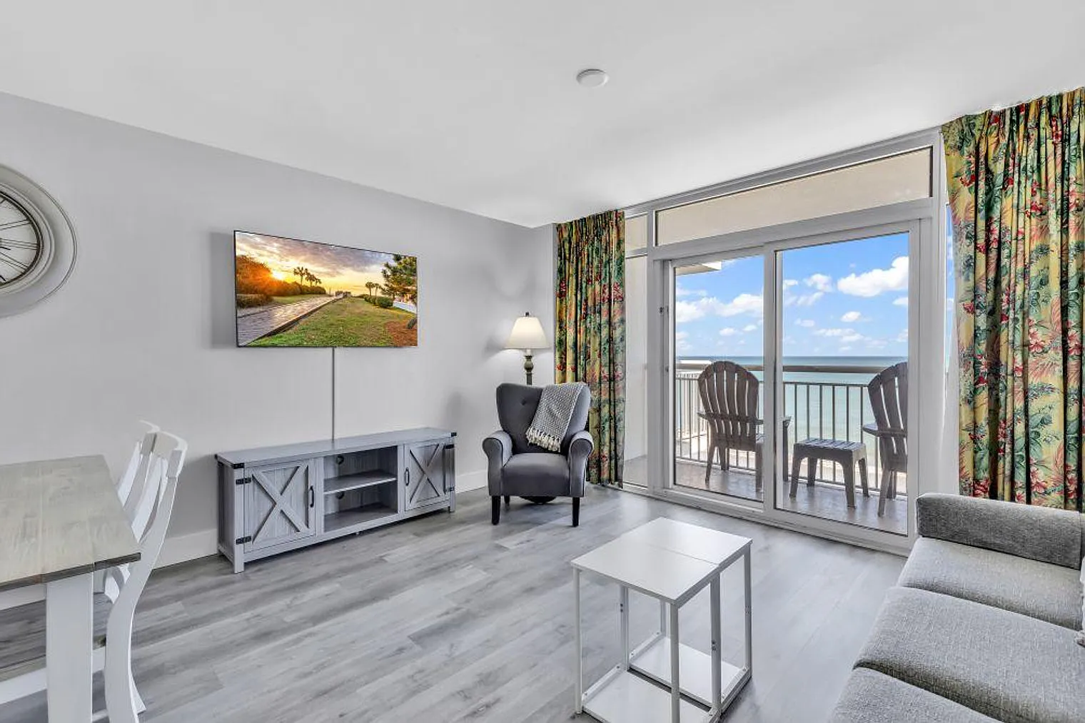 2 bed, 2.0 bath, 1044 sqft, $4,395 — Photo 1