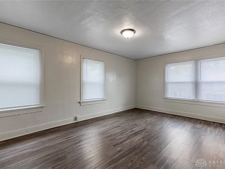 338 Kenwood Ave — Photo 15