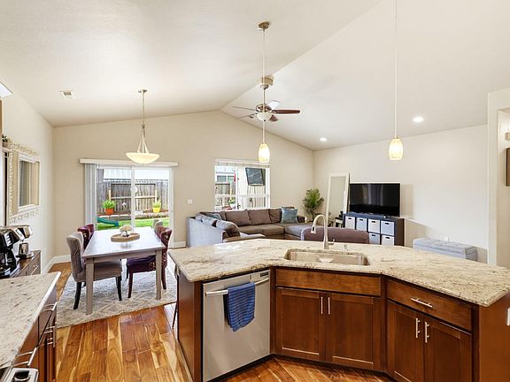 4th image of 1051 Compton Way