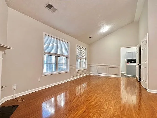 4 bed, 2.0 bath, 1742 sqft, $2,395 — Photo 4