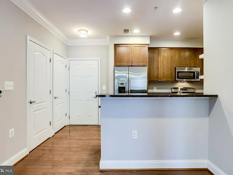 1115 Cameron St #208 — Photo 17