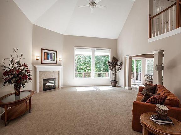 5th image of 11613 Summit Cir
