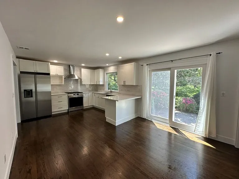405 Saltaire Way — Photo 6