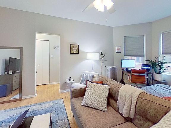 3rd image of 734 W Aldine Ave Al 42/1N