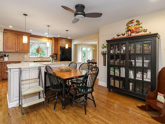 5th image of 206 Green Springs Dr