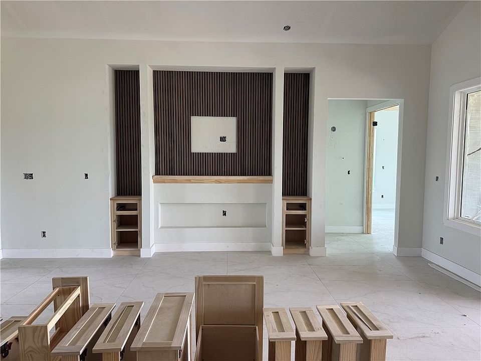 2nd image of 2118 Arabian Dr