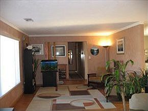 4th image of 9108 Hilton Ave NE