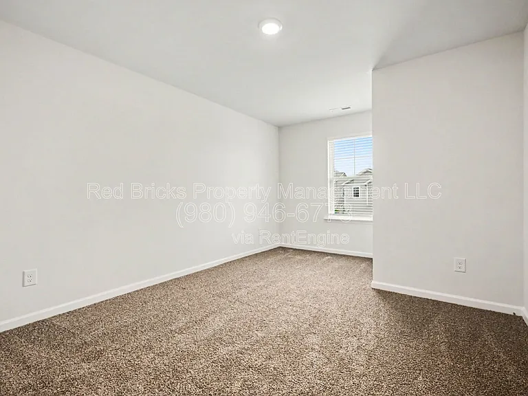 1007 Maylen Trce — Photo 24