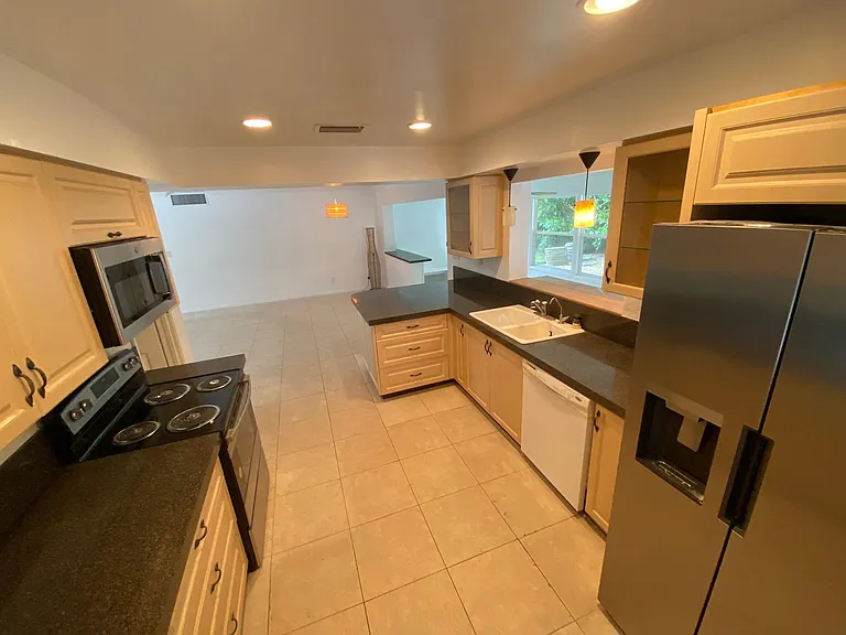 1147 Milano Dr — Photo 11