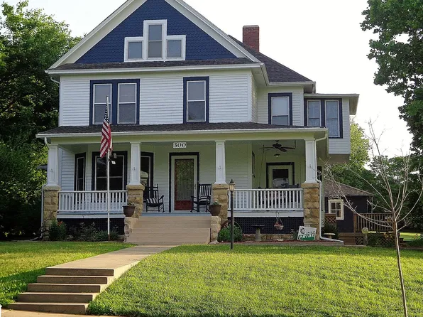 300 W 9th St, Chapman, KS 67431