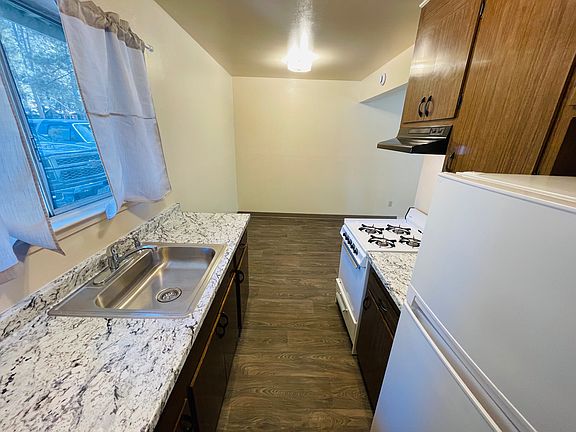 2nd image of 3754 Forest Ave #1