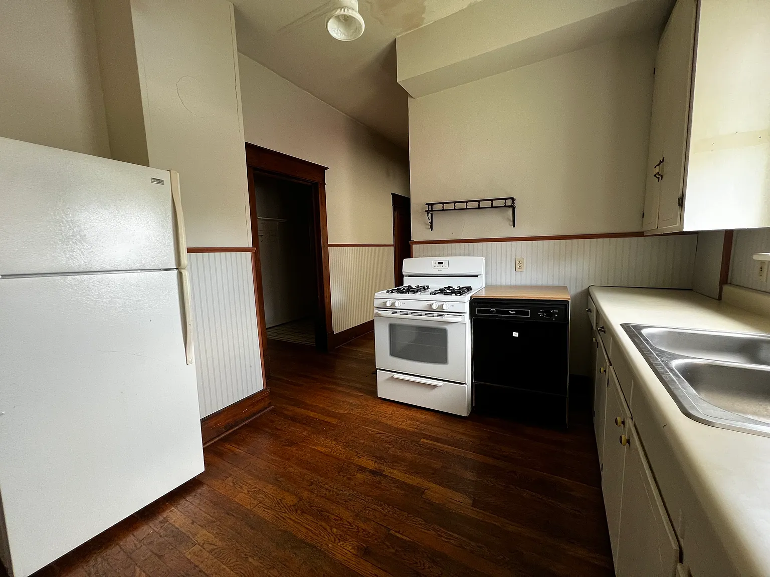 2 bed, 1.5 bath, 1200 sqft, $1,350 — Photo 3