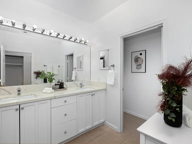 22928 Leonora Dr — Photo 7