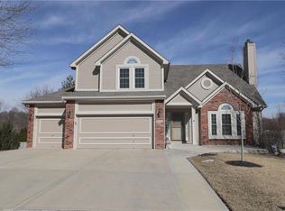 9512 N Charlotte Ct, Kansas City, MO 64155