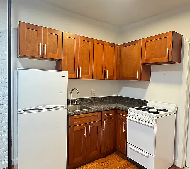 308 E 6th St #5 — Photo 9