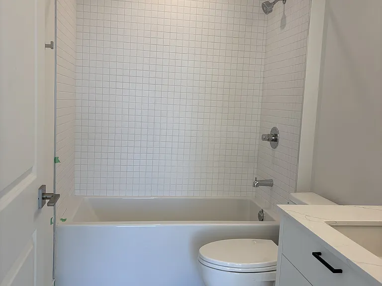 206 King St W #907 — Photo 11
