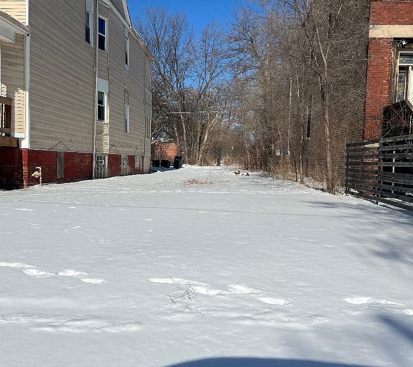 1st image of 428 W 65th Pl