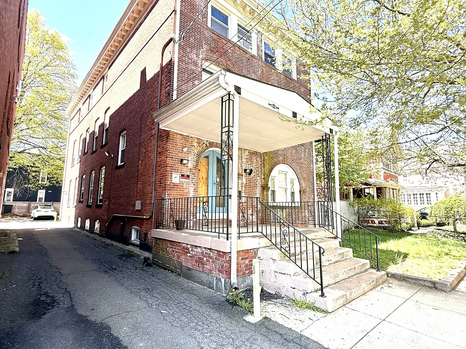 2 bed, $1,000 — Photo 1