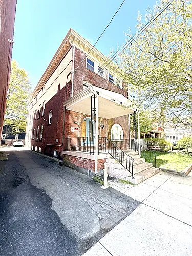 322 Edgewood Ave Photo 1