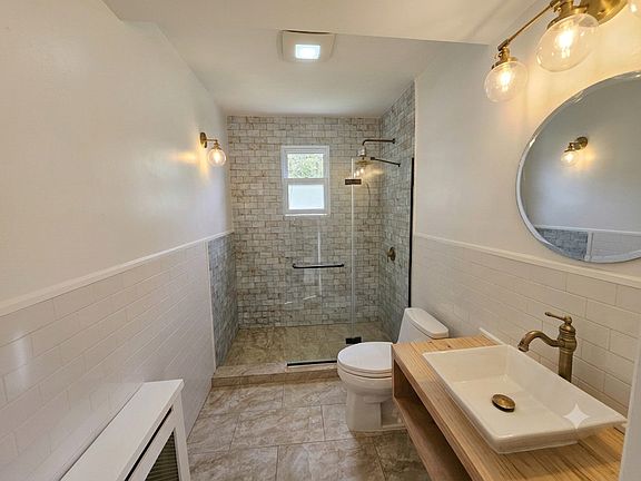 3rd image of 516 Forest St Floor 2