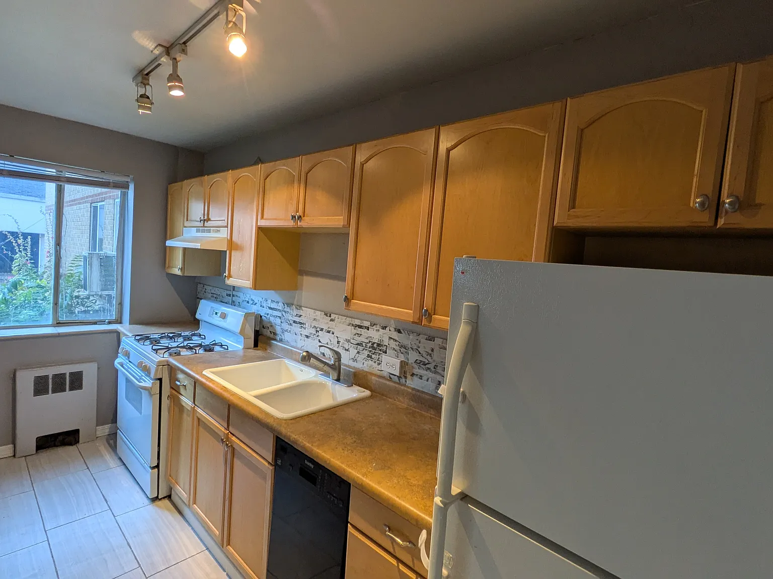 1101 Bellaire St — Photo 4