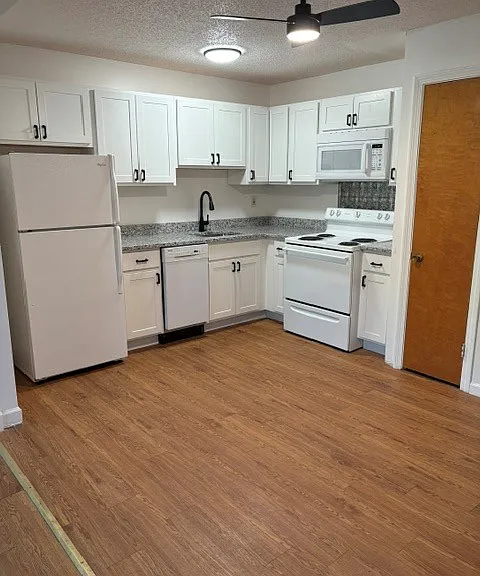 210 Cedar St #17 — Photo 4