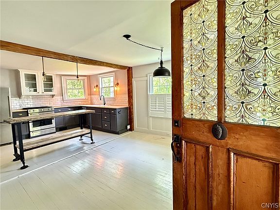 4th image of 8 William St