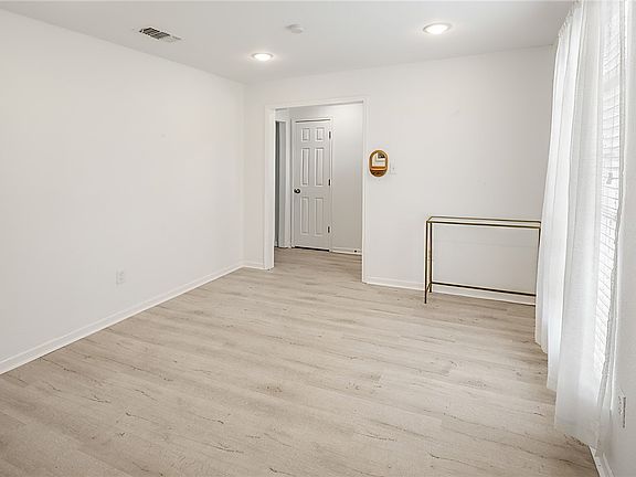 4th image of 1203 Hawk Tree Dr