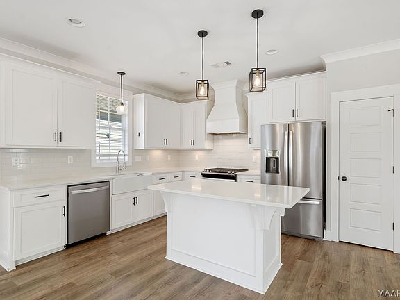 2nd image of 118 Forest Glen Dr