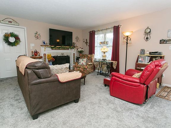 4th image of 117 Whispering Pines Ct