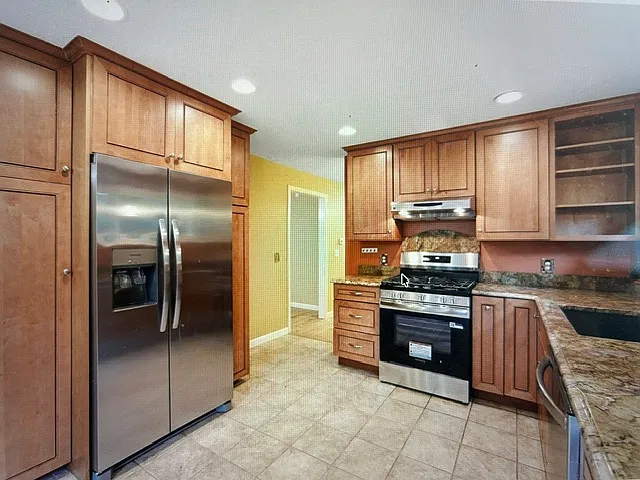 3 bed, 1624 sqft, $3,200 — Photo 3