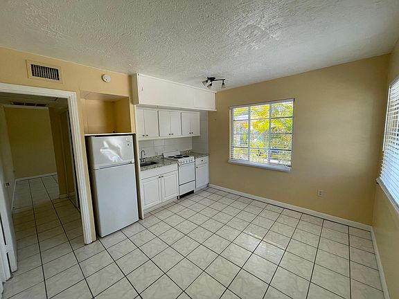 3rd image of 525 12th Ave NE APT 25