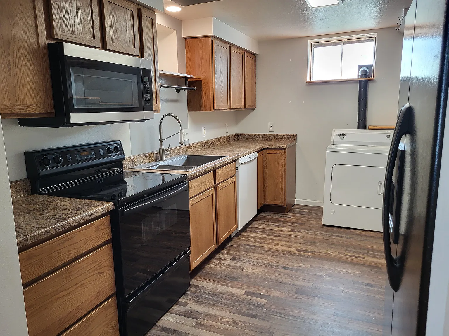 1 bed, 880 sqft, $1,000 — Photo 4