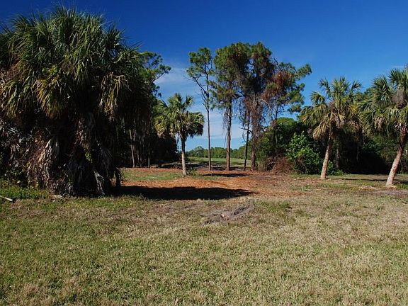 2nd image of 1060 Rotonda Cir