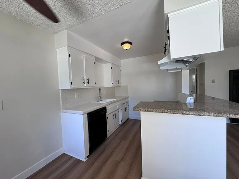 750 Orizaba Ave — Photo 2