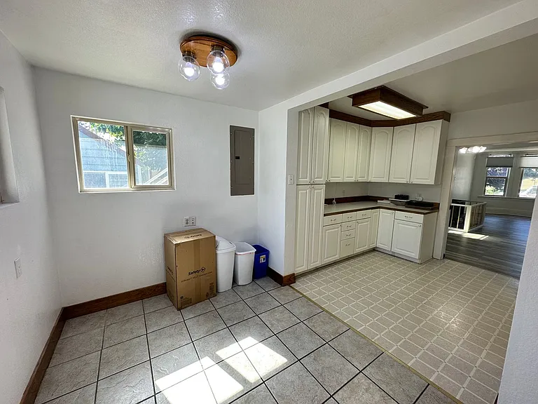 304 S Anderson St — Photo 42
