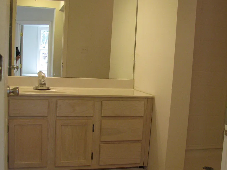 318 Park Ave — Photo 3