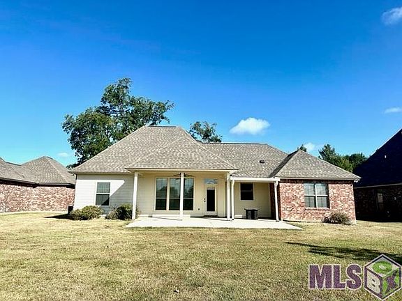 2nd image of 303 Lakeshore Dr