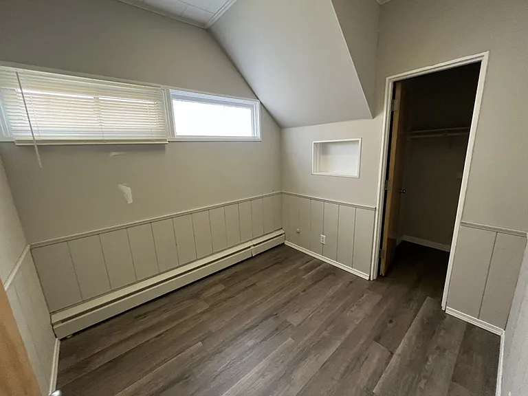 708 Saint Clair Ave — Photo 12