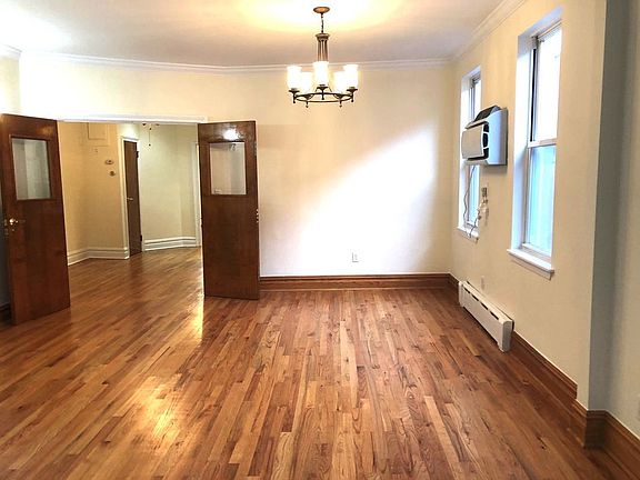 5th image of 2458 Crescent St #2