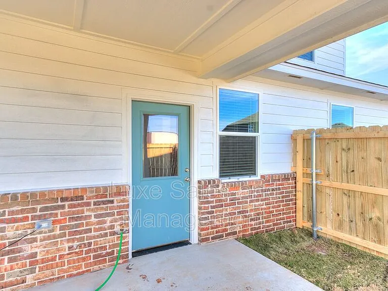 10530 Utica Dr — Photo 38