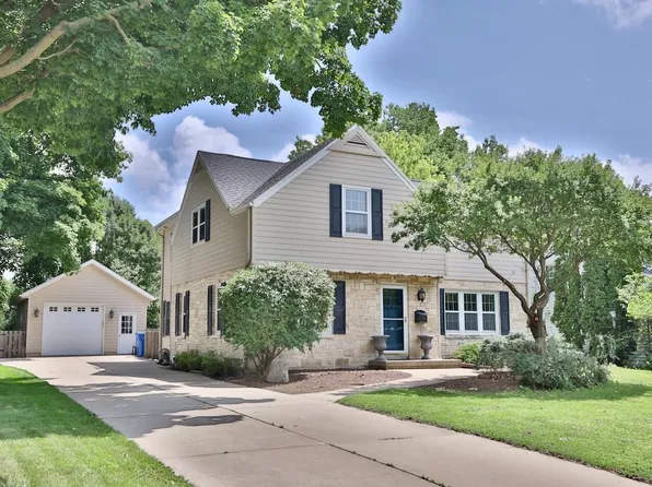 266 Kensington Dr, Madison, WI 53704