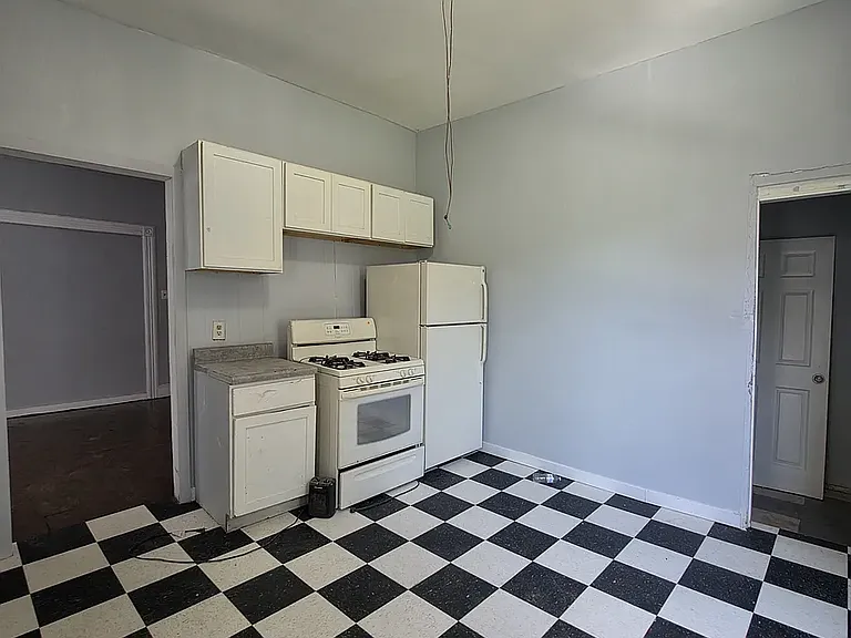 96 Brown Pl #A — Photo 44
