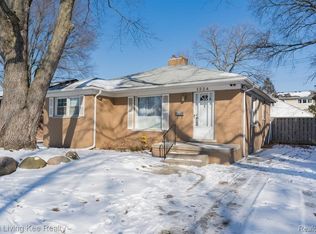 1324 Aline Dr, Grosse Pointe Woods, MI 48236